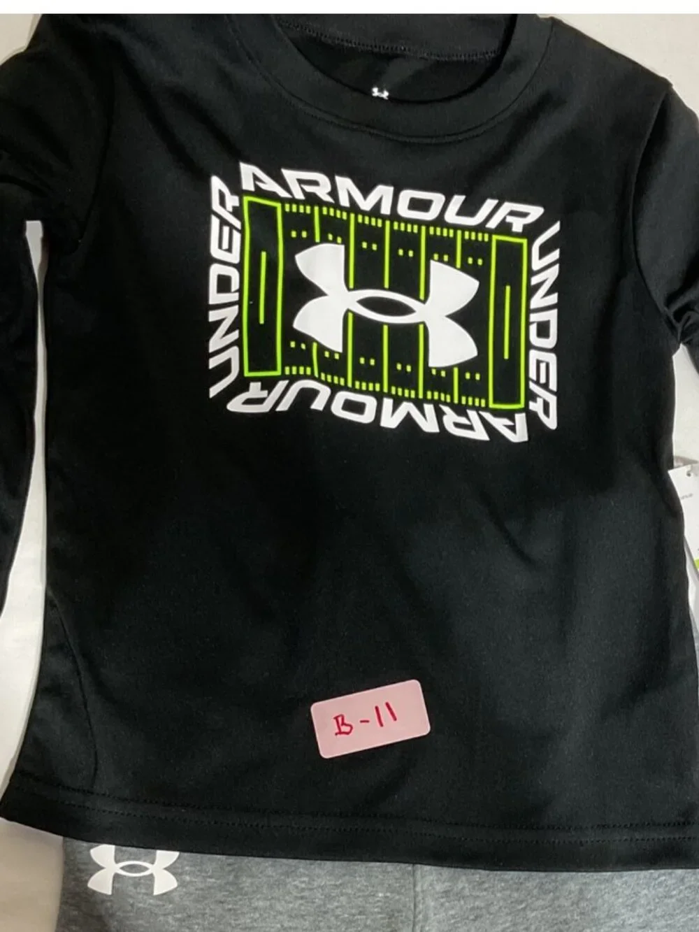 Under Armour Boys 2-Piece Set Long-Sleeve Black Shirt & Grey Joggers Size 4 Comf